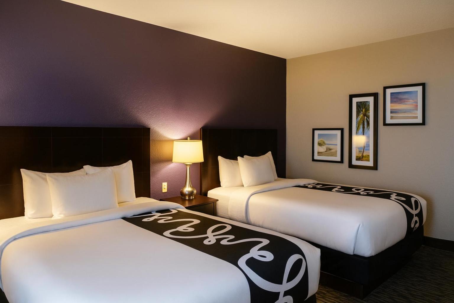 Queen Room Two Queen Beds Bath Tub Mobility Accessible or Non-Smoking,1710620454:JPEG