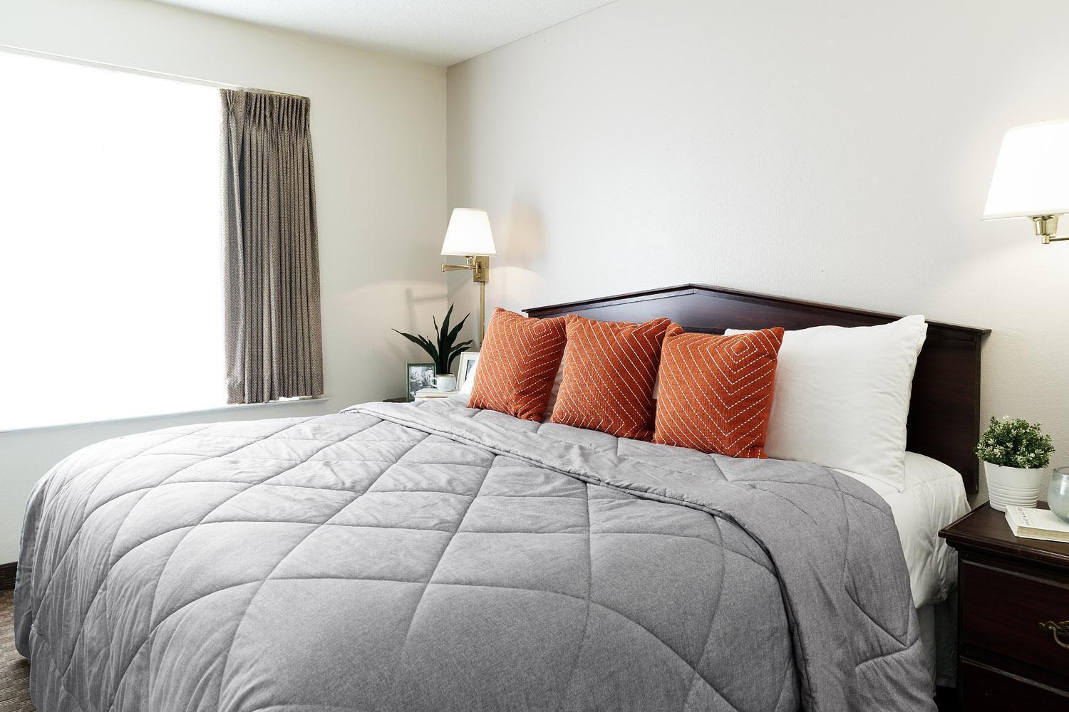 Traditional 1 King Bed Studio w or Kitchen