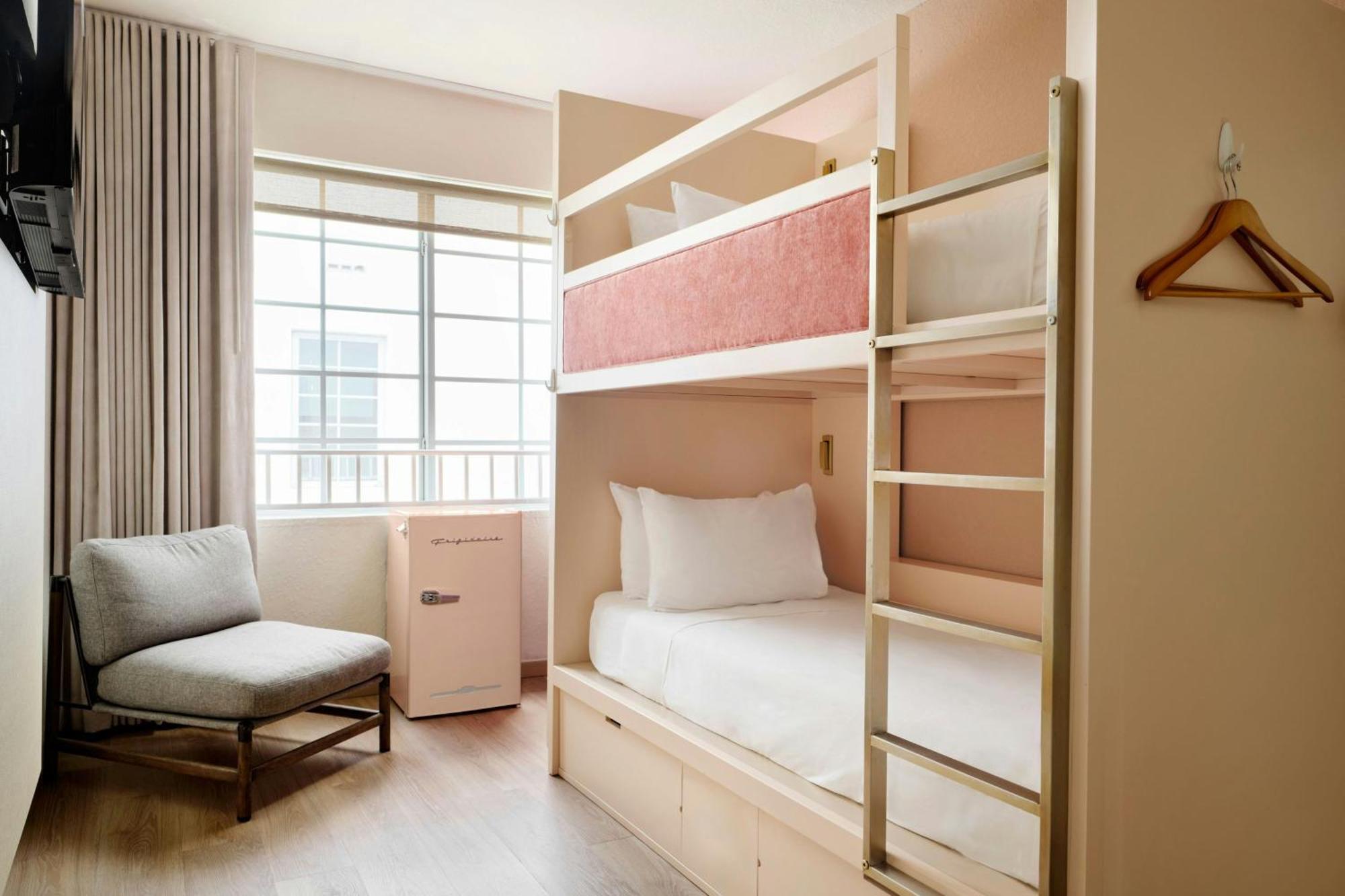 Single Bunk Room with One Twin Bunk Bed and Pool View,1747318813:JPEG