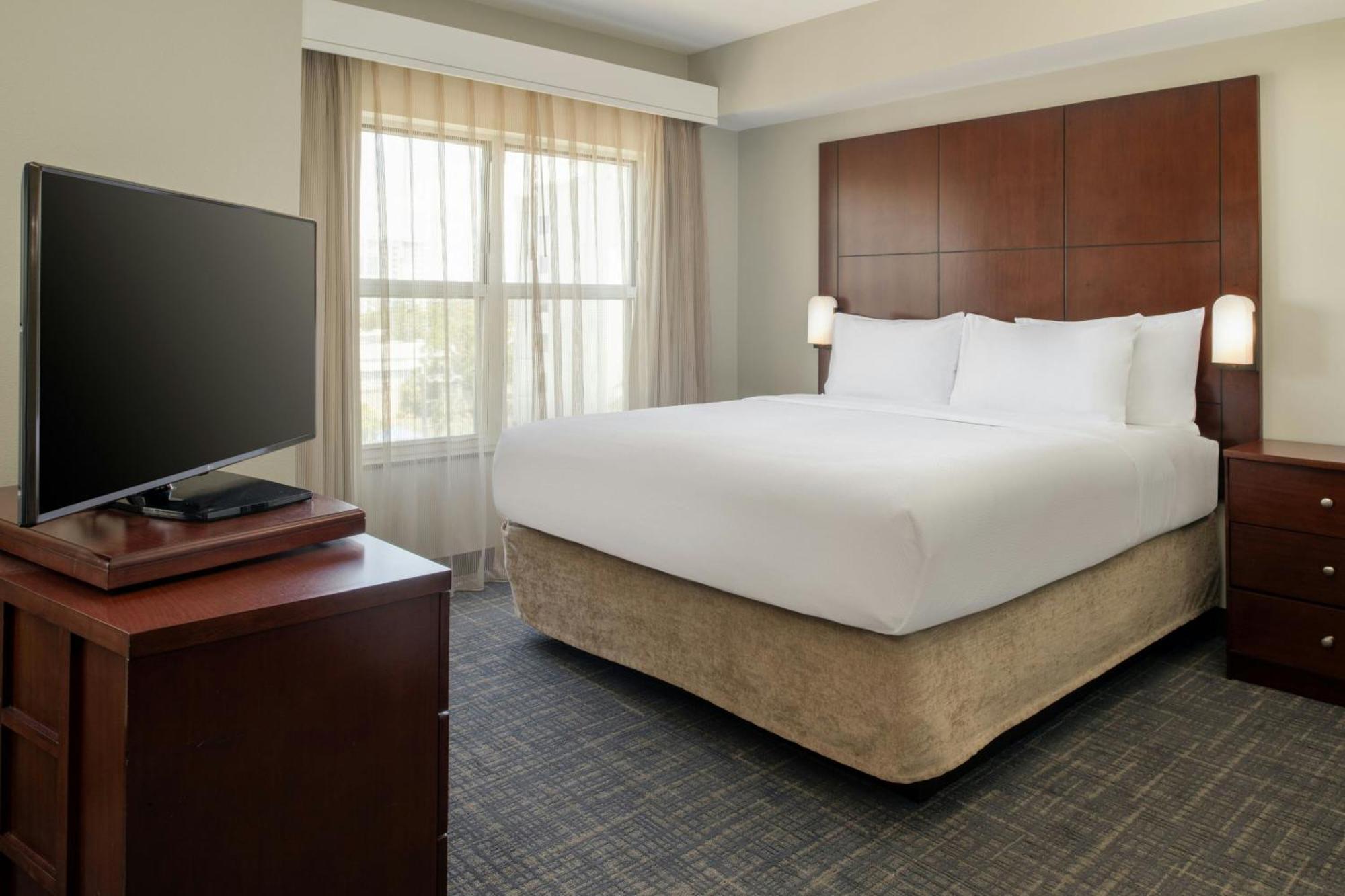One-Bedroom King Suite Sofa Bed Adapted Tub Mobility Accessible,1742689731:JPEG