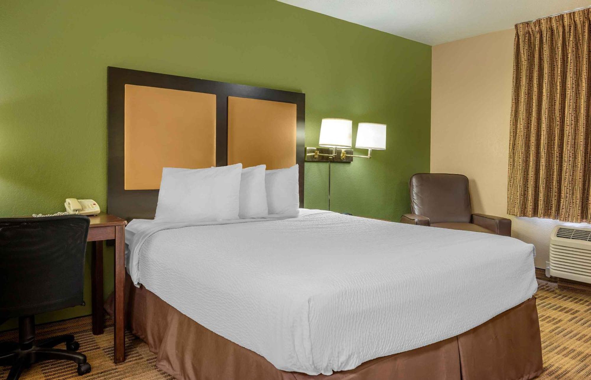 Queen studio 1 Queen Bed Disability Access or Non-Smoking,1742832364:JPEG
