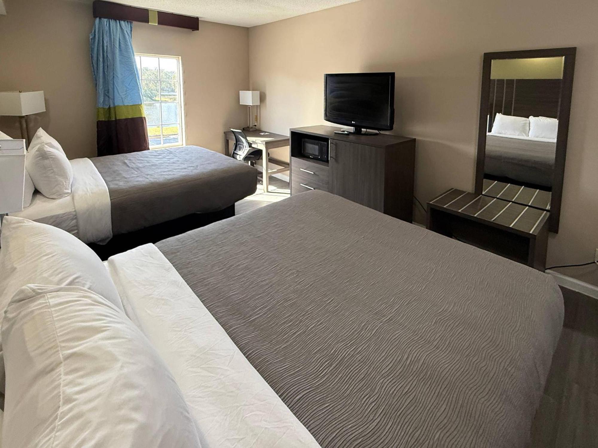 Quadruple Room with Two Queen Beds - Non Smoking
