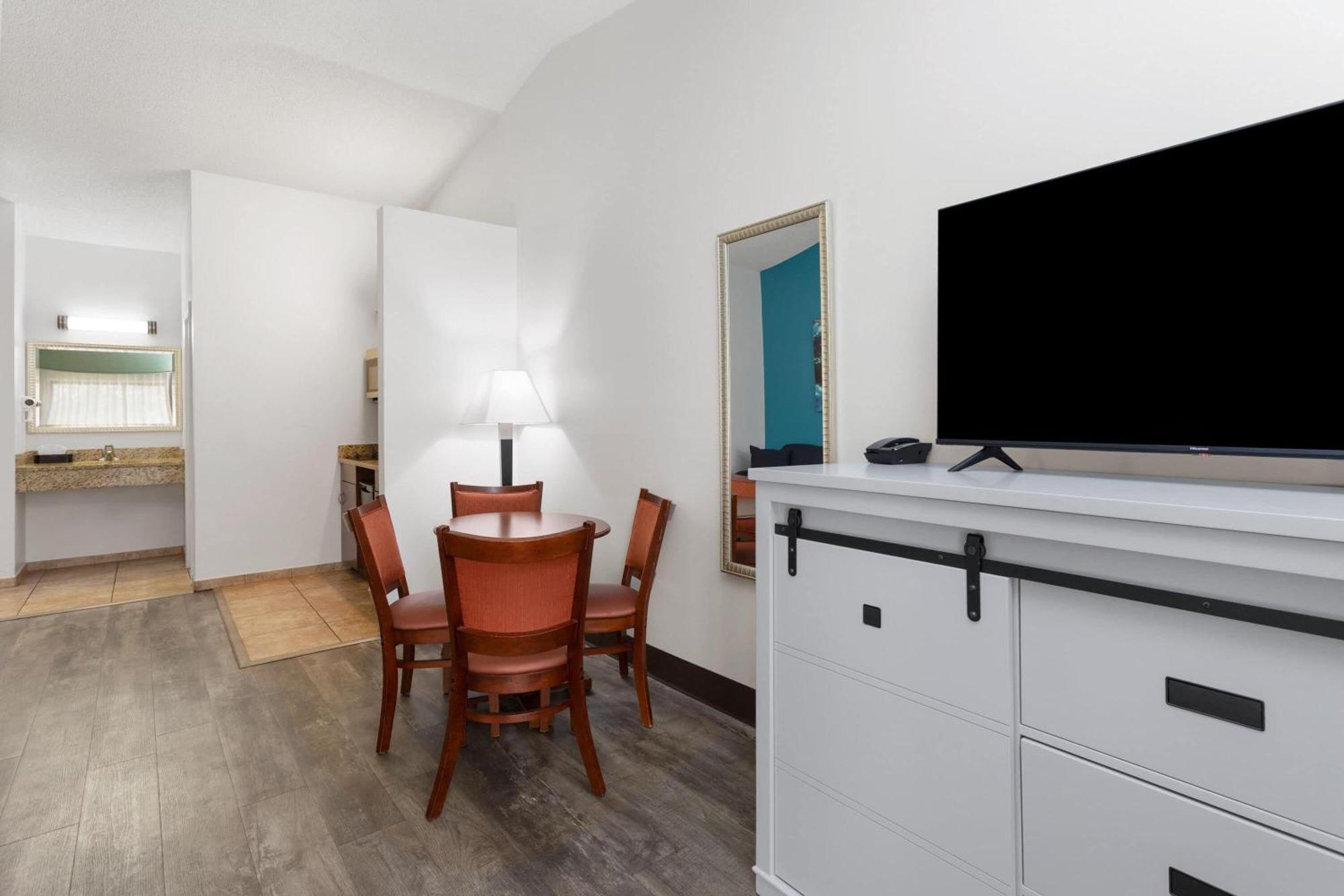 Studio Suite Two Double Beds Non-Smoking
