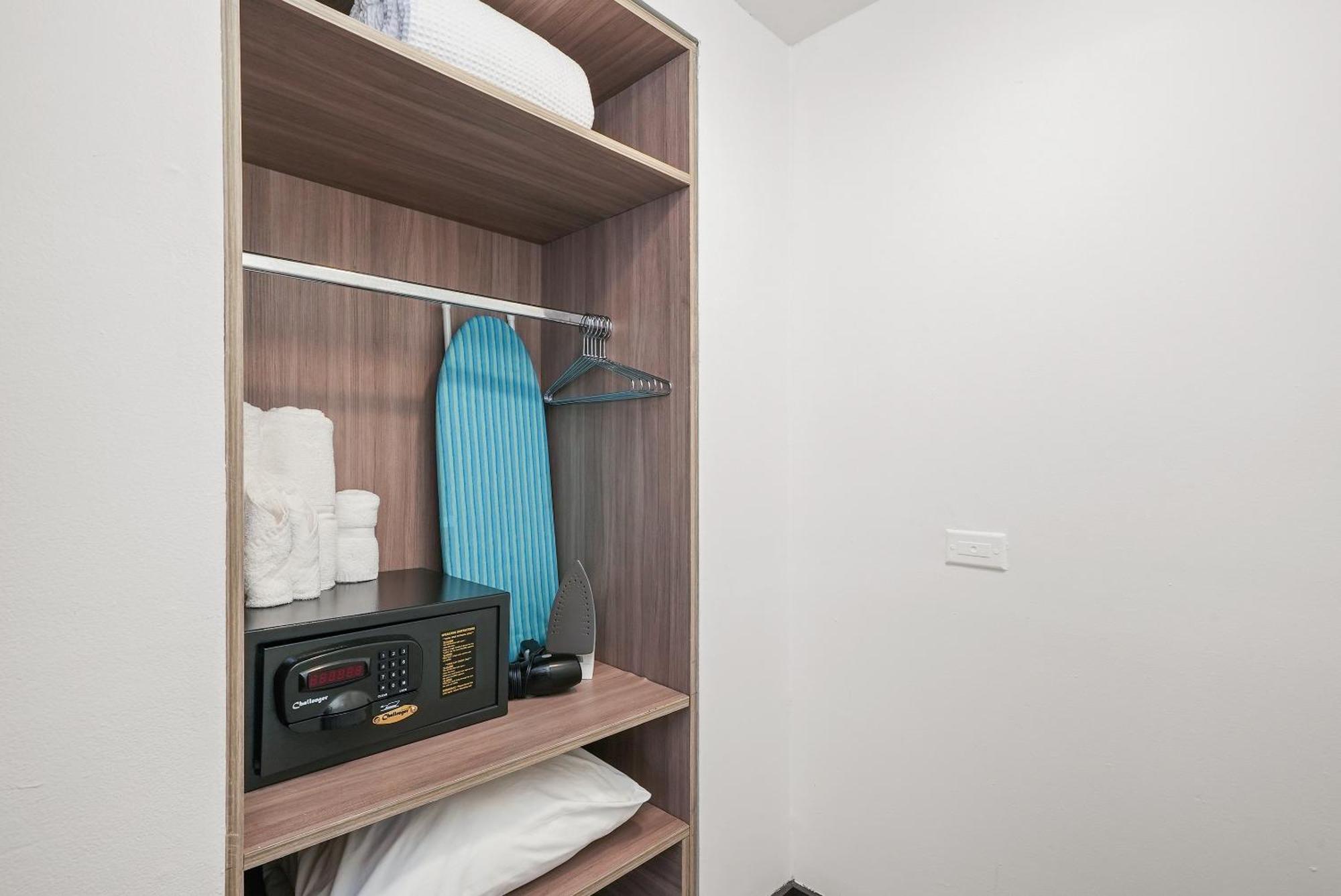 Accessible Deluxe One Bedroom Queen Suite