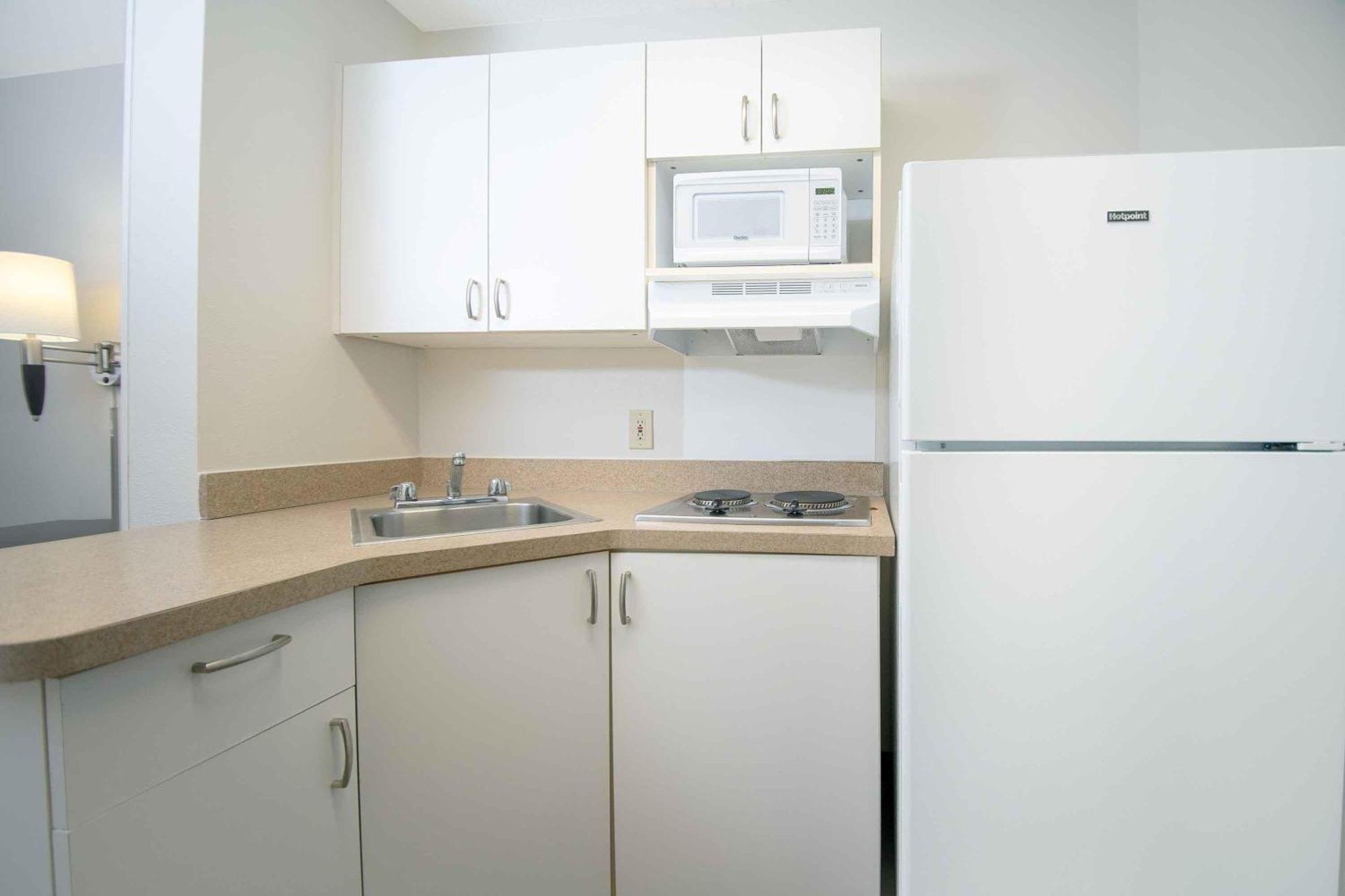 Premium Studio with 2 Full Beds - Non-Smoking
