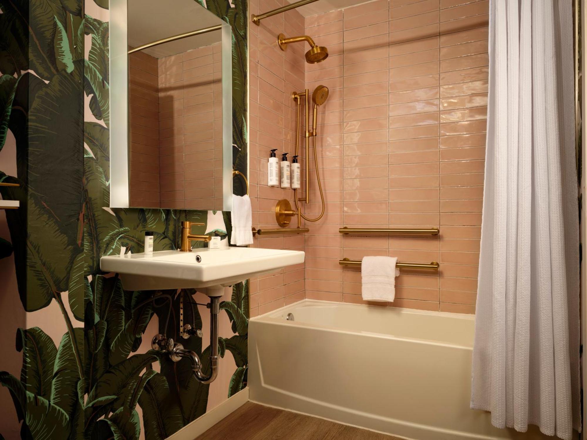 Queen Room Tub Mobility Hearing Accessible