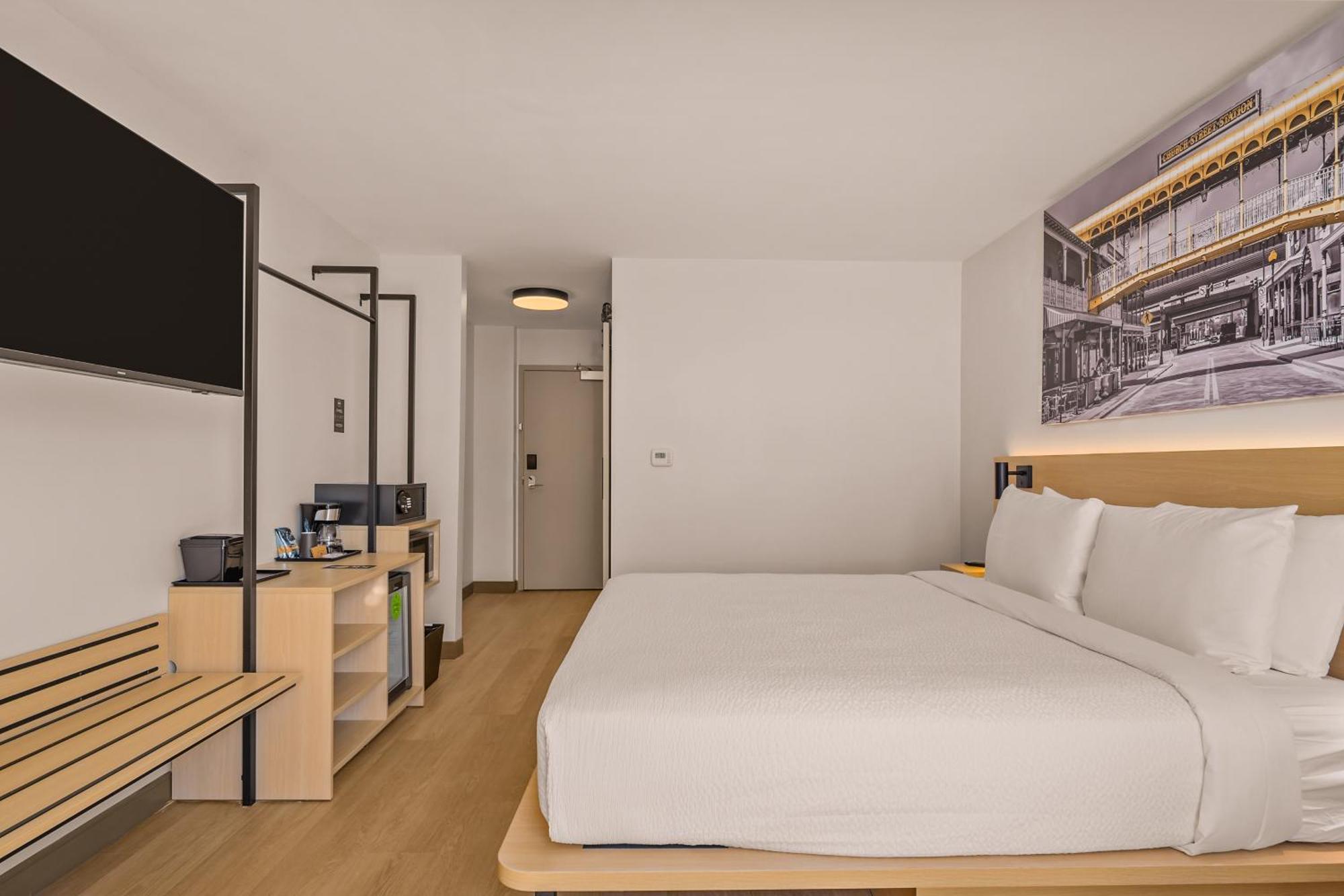 One King Bed Suite Deluxe - Non Smoking