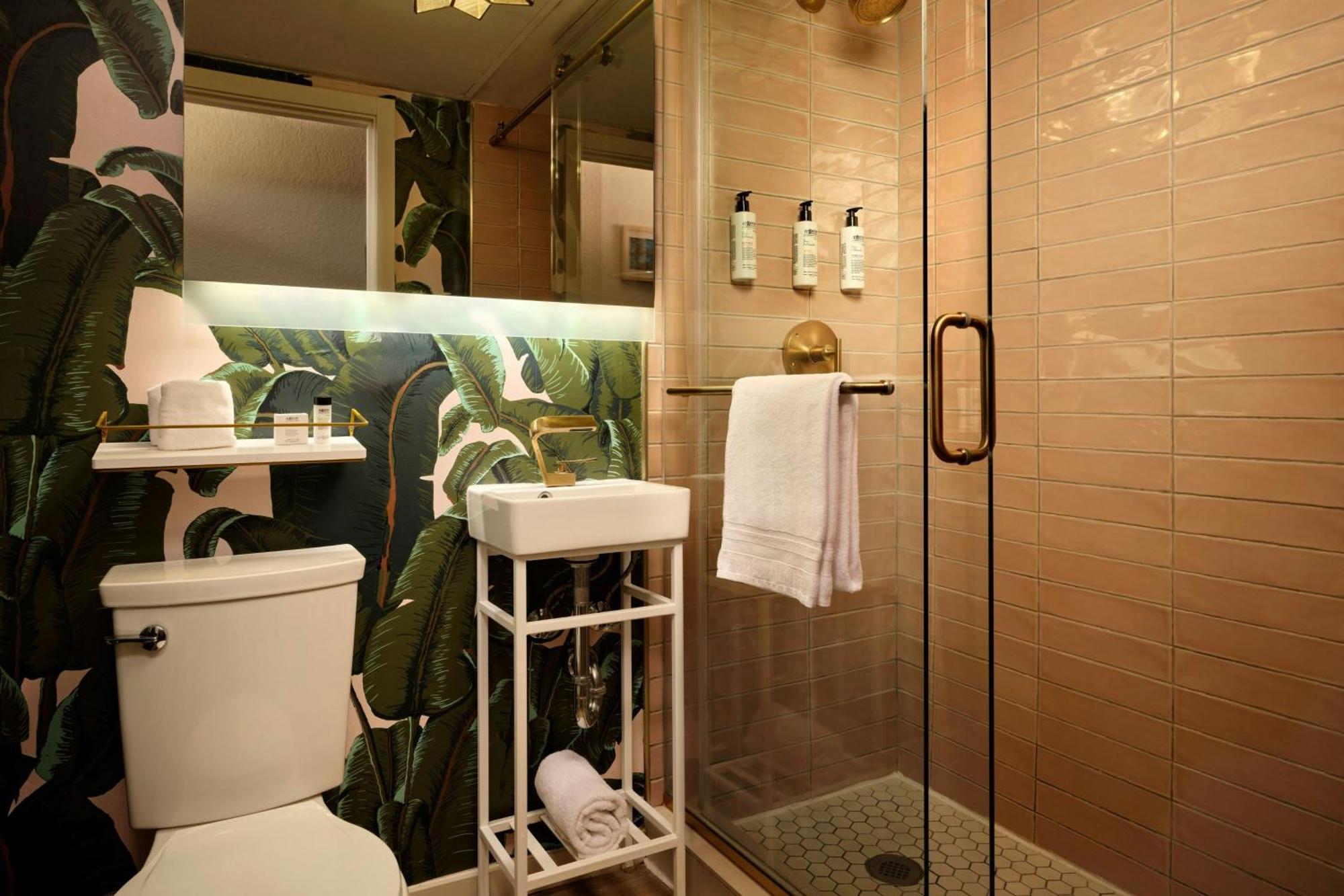 Queen Room Tub Mobility Hearing Accessible