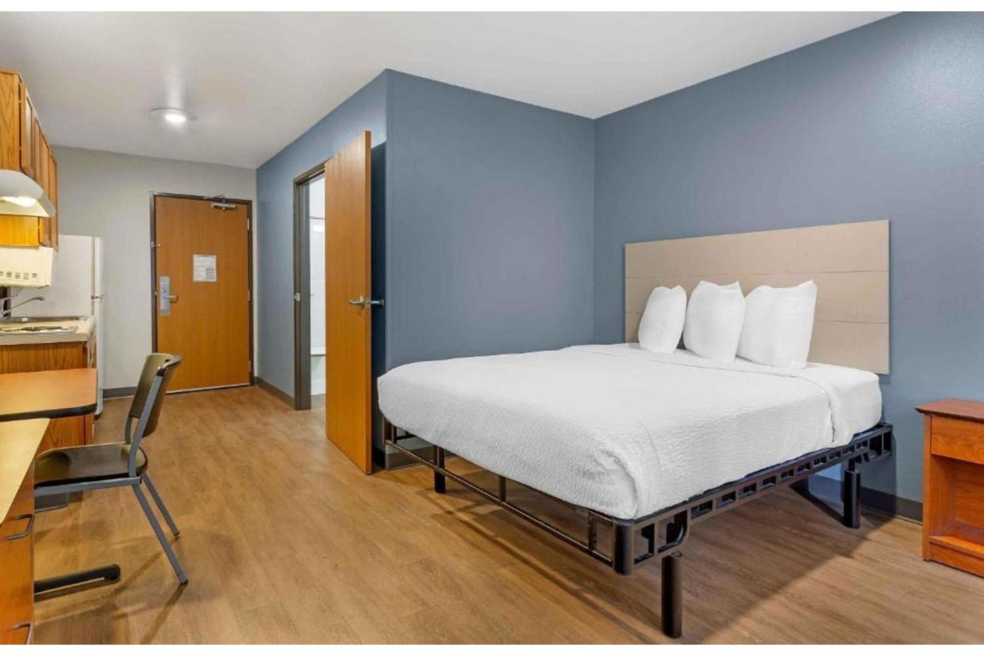 1 Full Bed | ADA or Tub or Smoking or Kitchen
