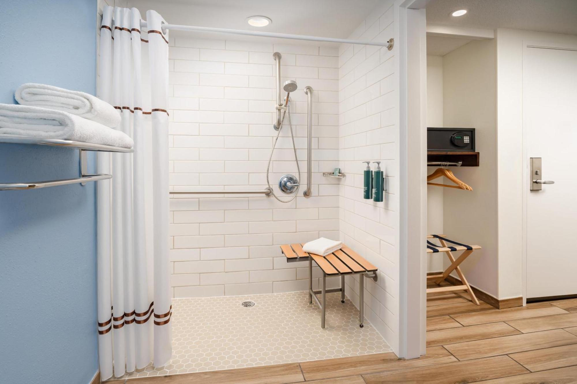 King Room with Roll-In Shower - Disability Access
