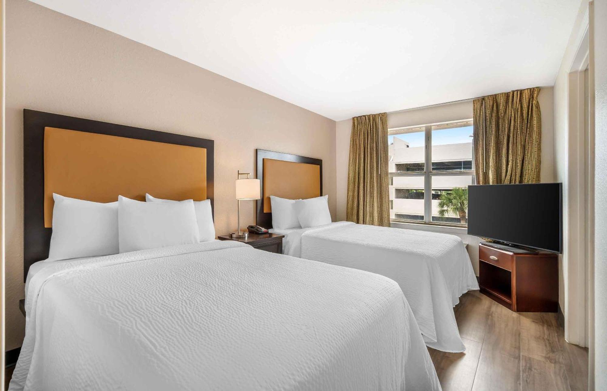 One Bedroom Suite 2 Double Beds Non-Smoking