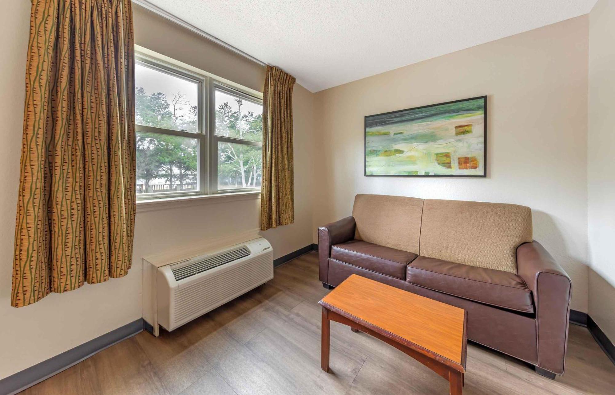 Deluxe Studio Two Double Beds Non-Smoking