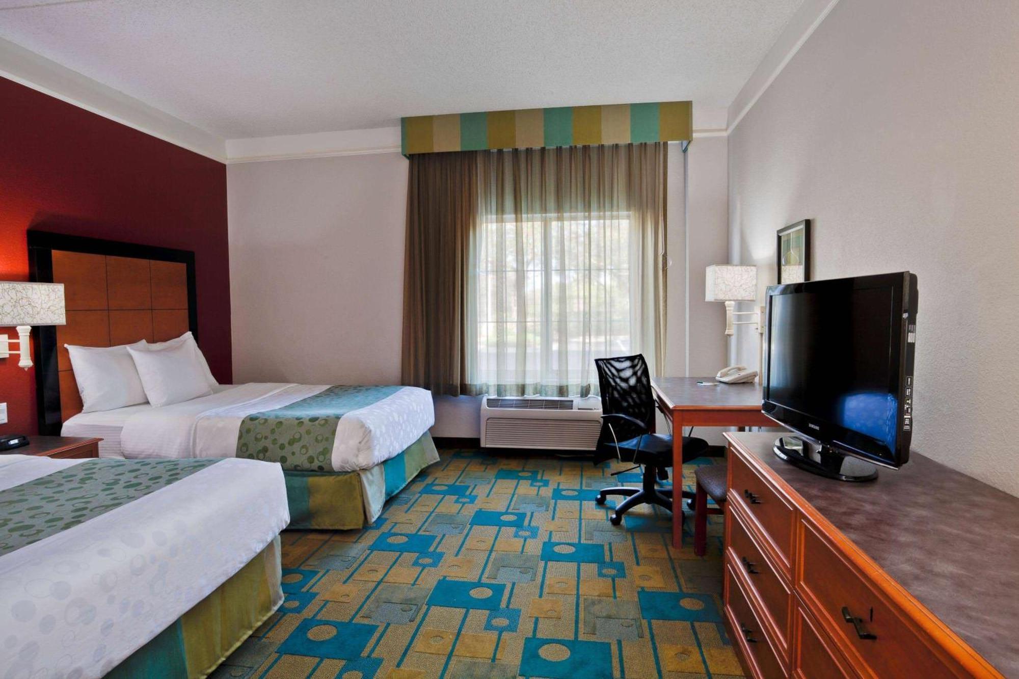 Double Room Two Double Beds Bath Tub Mobility or Hearing Accessible Non-Smoking,1276196098:JPEG