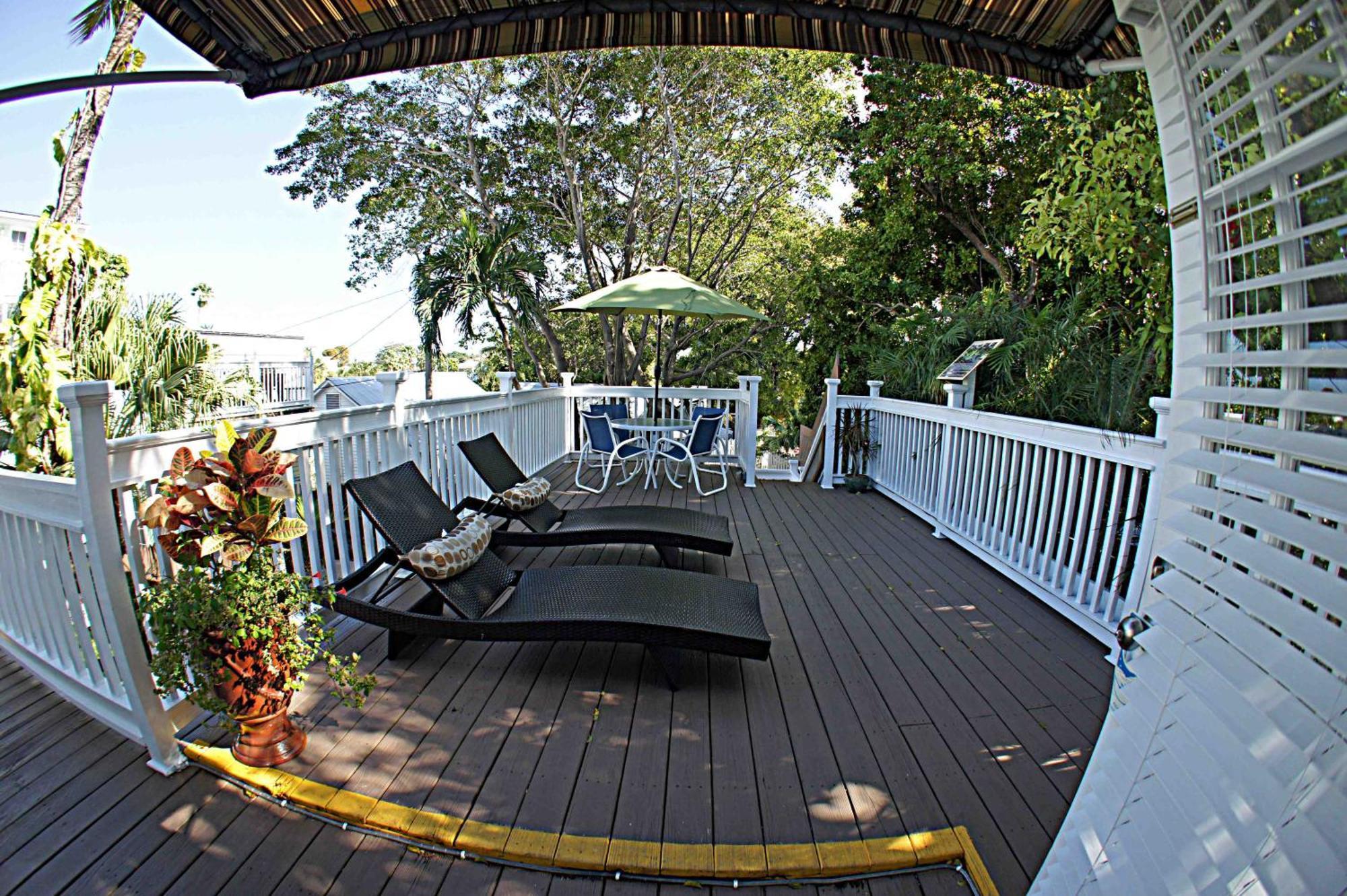 Deluxe Zimmer mit 1 Kingsize-Bett und Terrasse