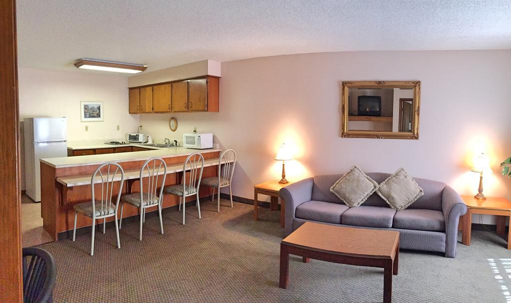Deluxe King Suite