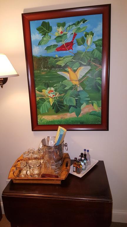 Standard Queen Room
