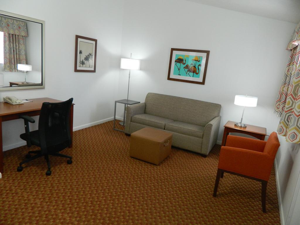 King Suite - Non-Smoking