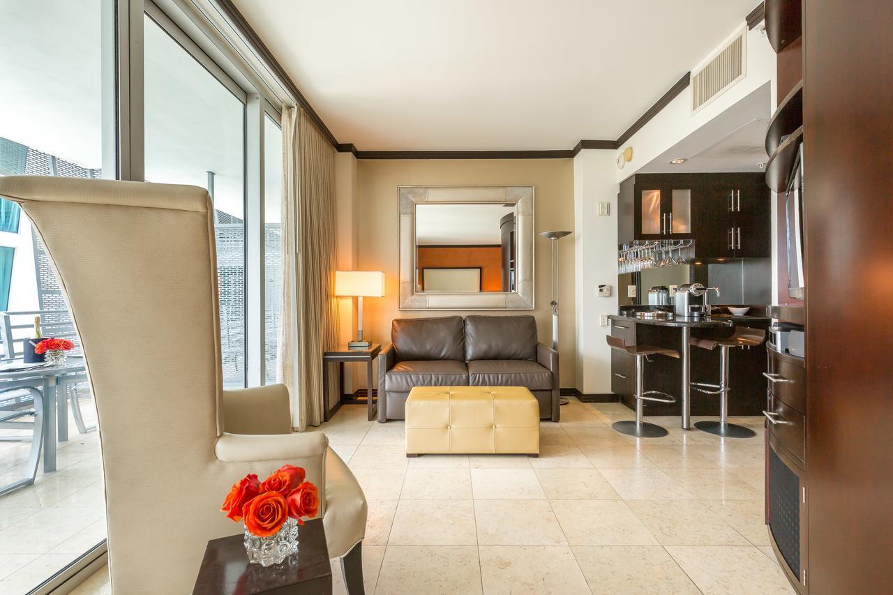 Suite con Balcone e Vista Piscina