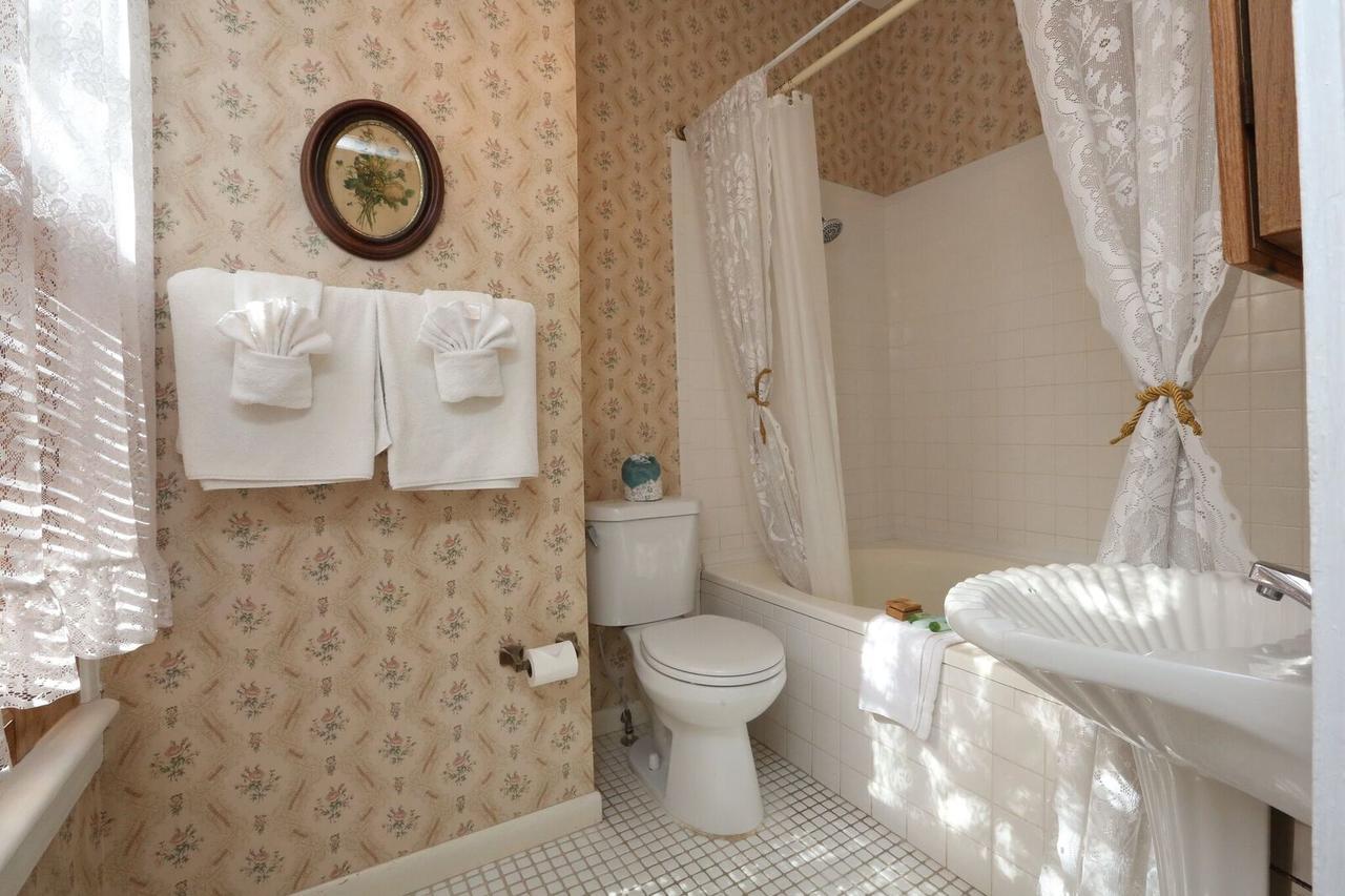 Queen Room with Balcony