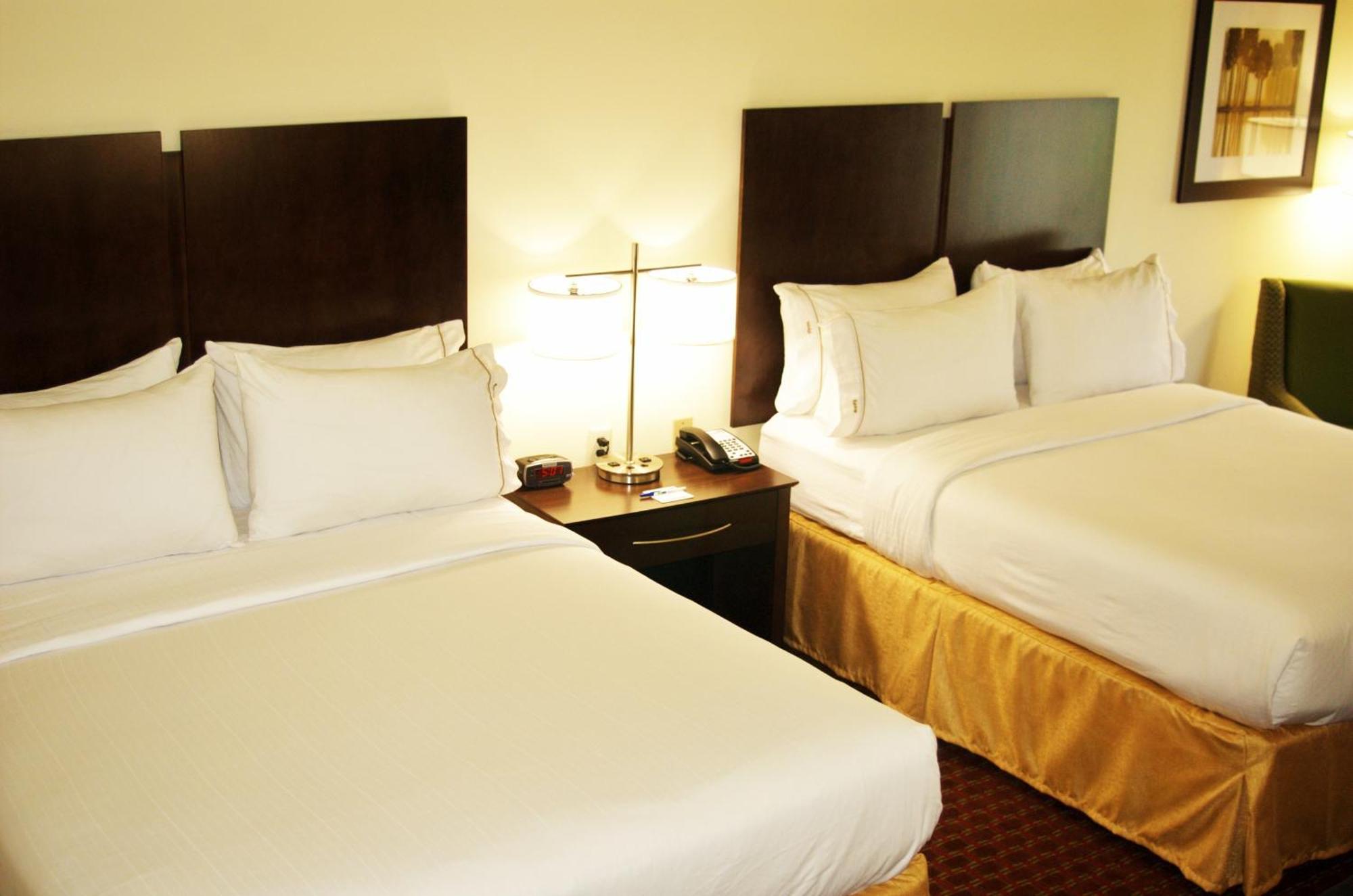 Queen Room with Two Queen Beds - Hearing Accessible/Non-Smoking