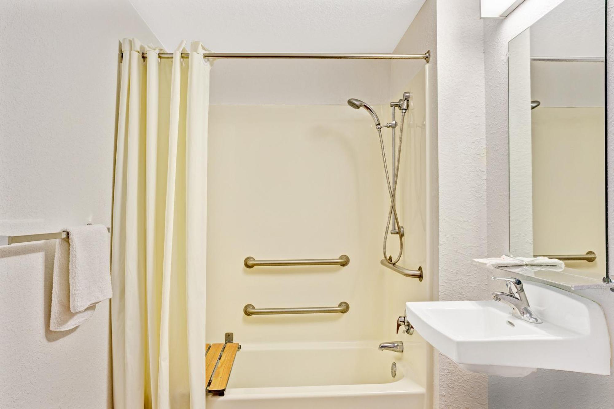 King Room - Non-Smoking,1611066404:JPEG