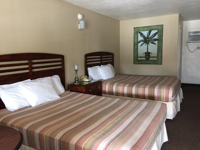 Queen Room,613786845:JPEG