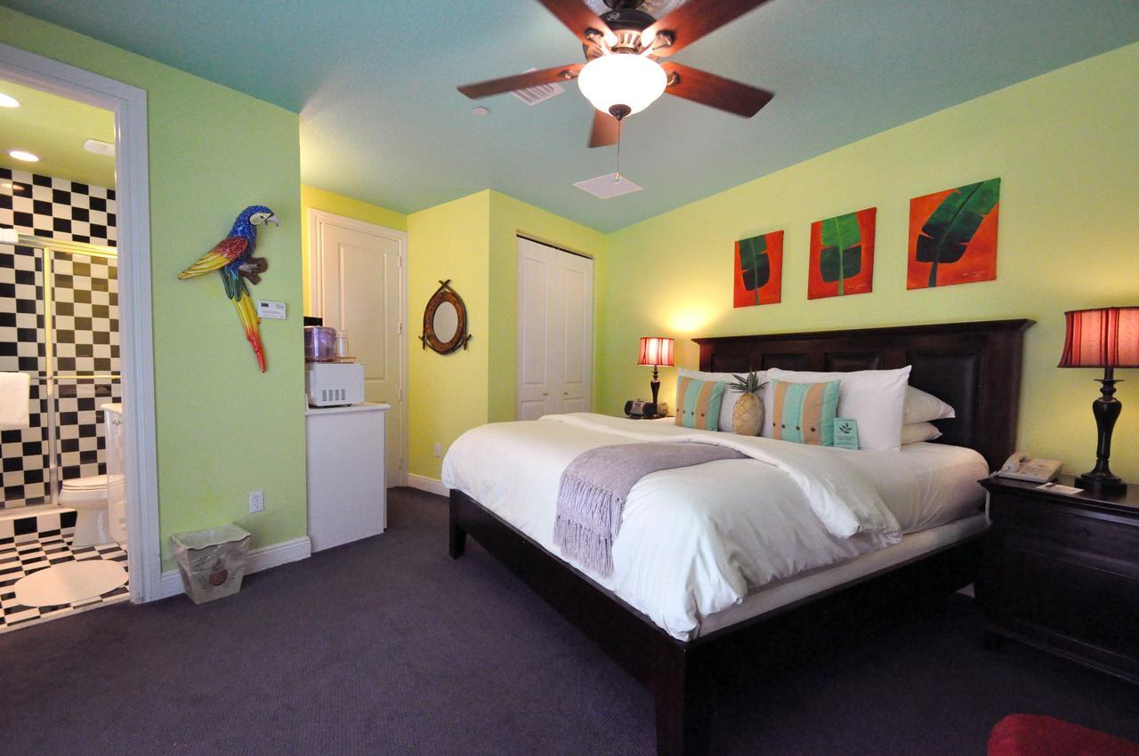 Deluxe King Room,636540360:JPEG