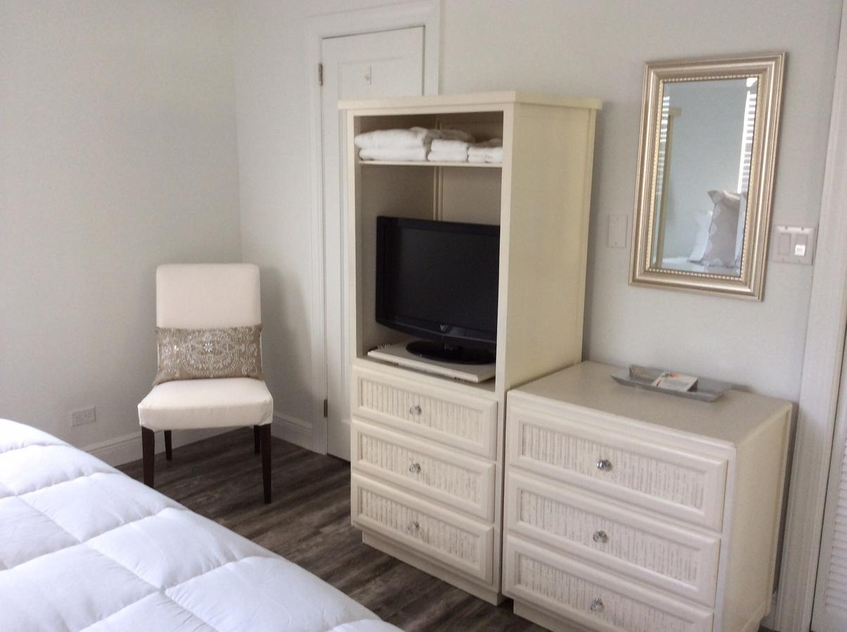 One-Bedroom Apartment,646723209:JPEG