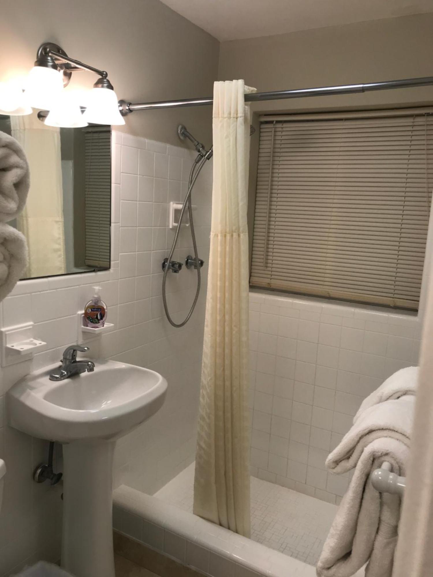 Deluxe Two Bedroom Suite 15 16