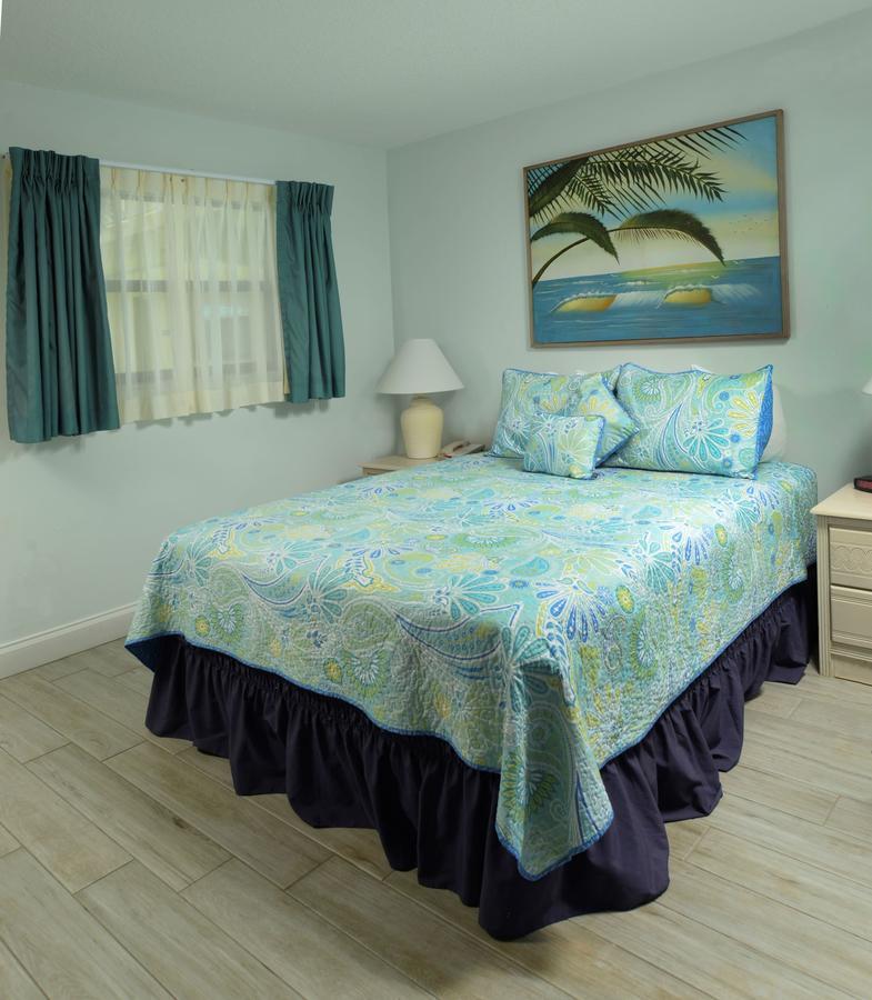 1 Queen Bed 3rd Floor Ocean Front,696124008:JPEG