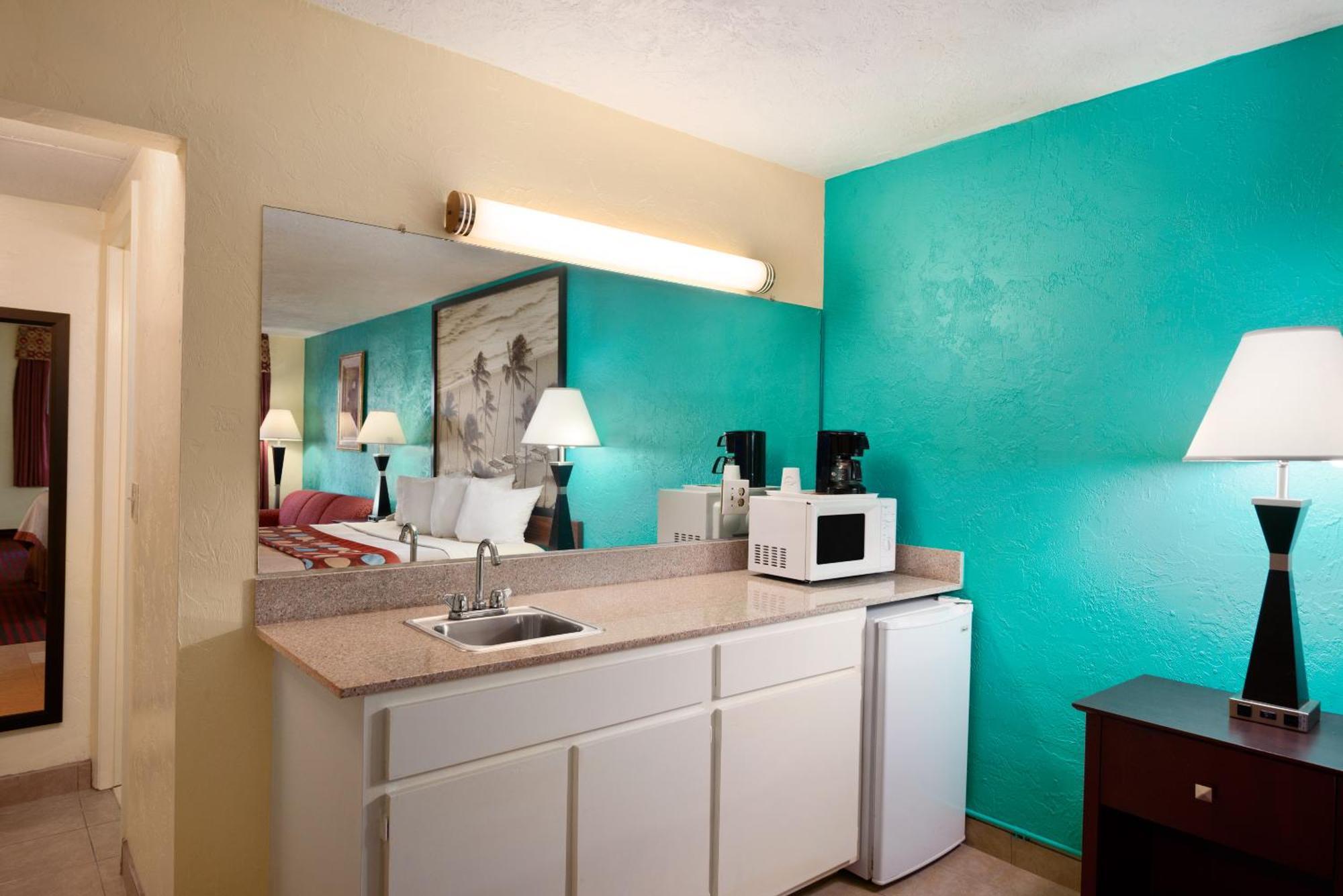 Double Room with Two Double Beds - Smoking