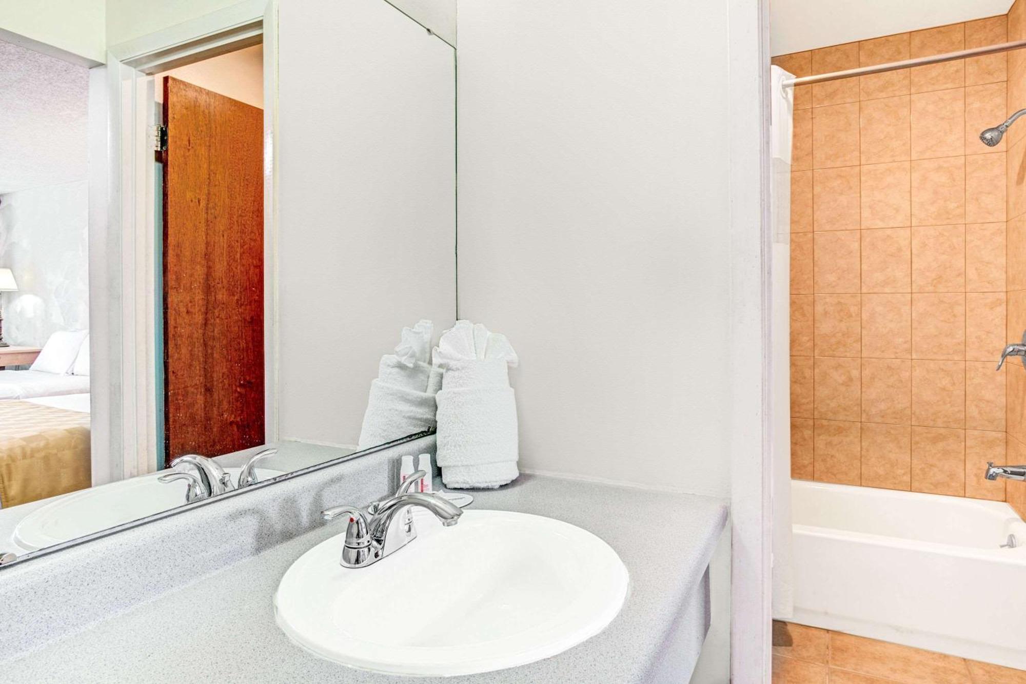 Chambre avec 2 Lits Queen-Size - Accessible aux Personnes à Mobilité Réduite