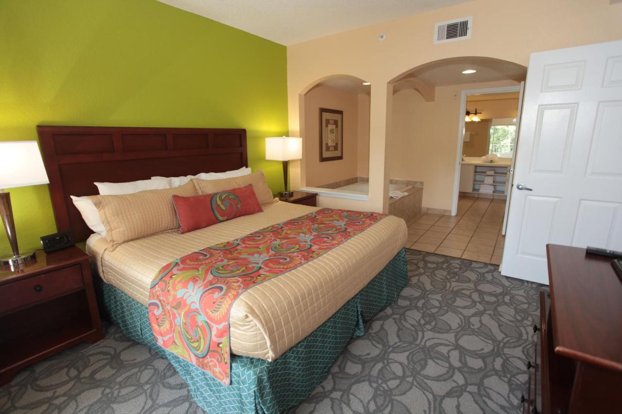 Deluxe King One Bedroom Suite, Pool View