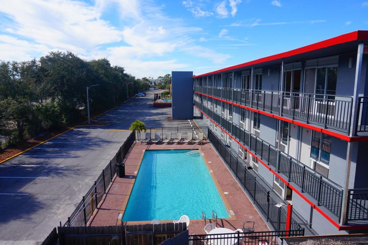 Quarto Duplo com 2 Camas de Casal e Vista da Piscina - Não-fumante