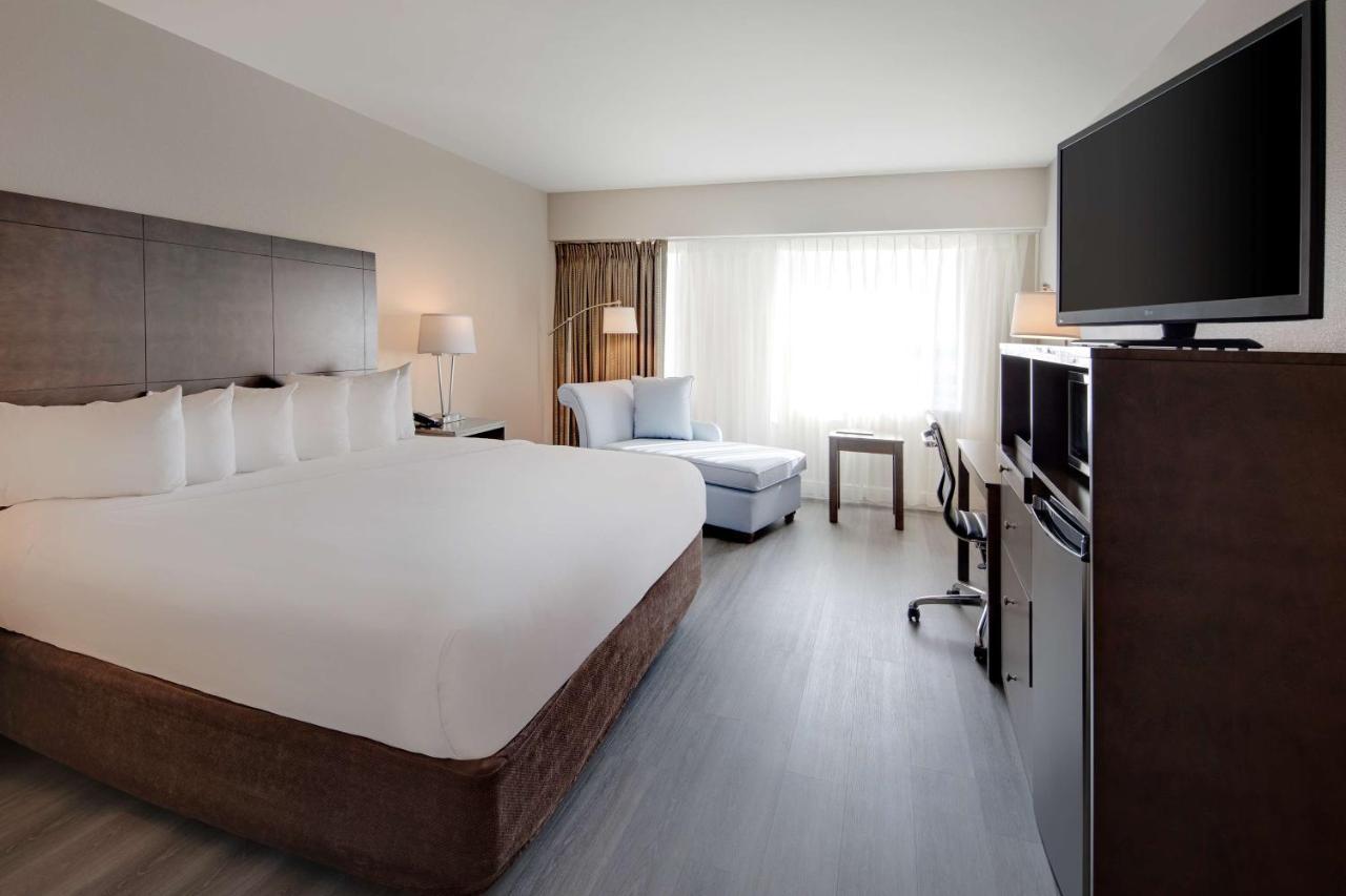 King Room with Mobility Accessible Tub - City View