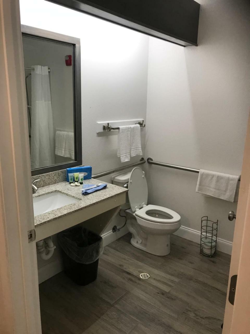 Deluxe King Room - Main Level