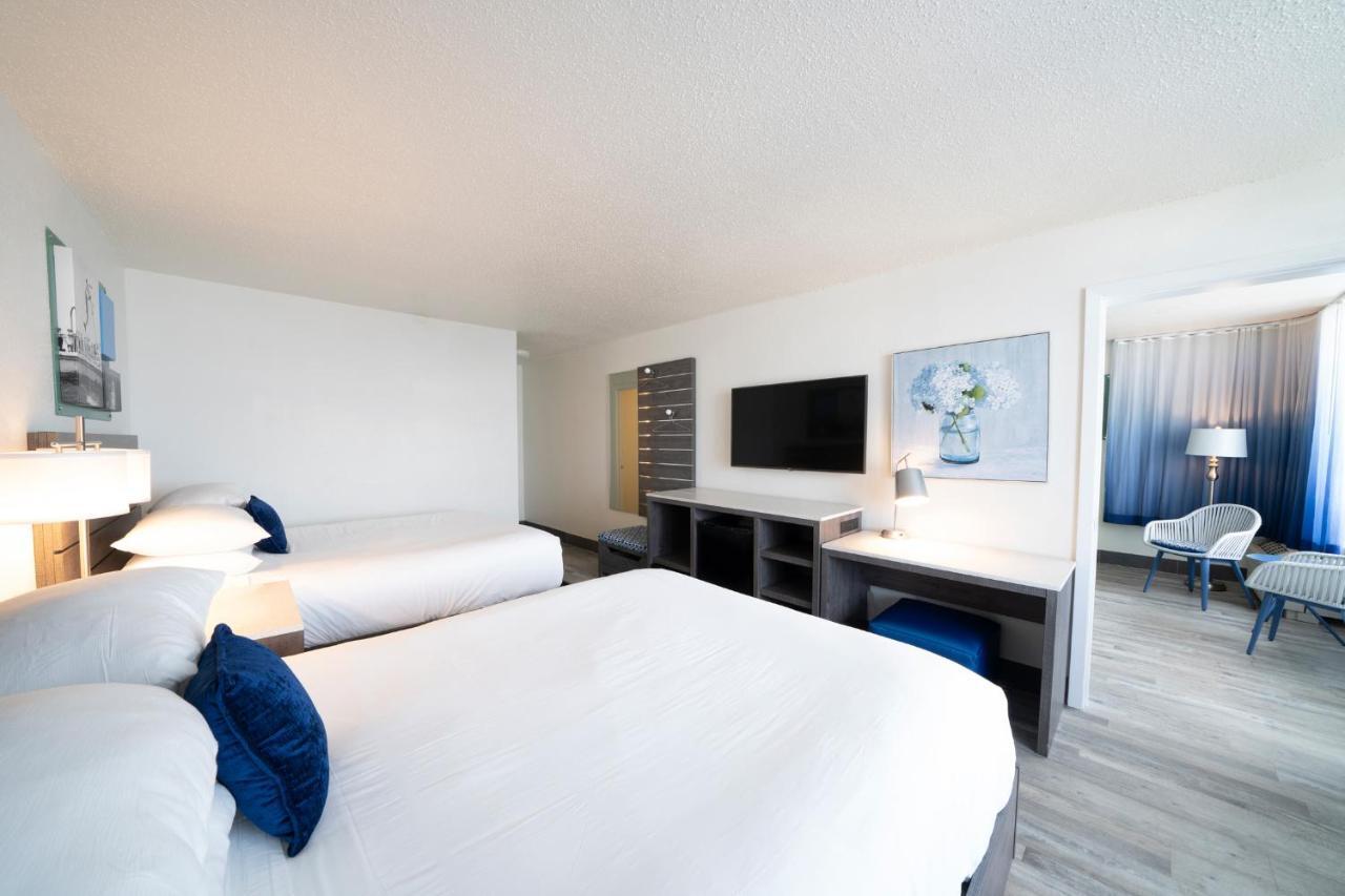 Gulf Front Two Queen Beds Suite