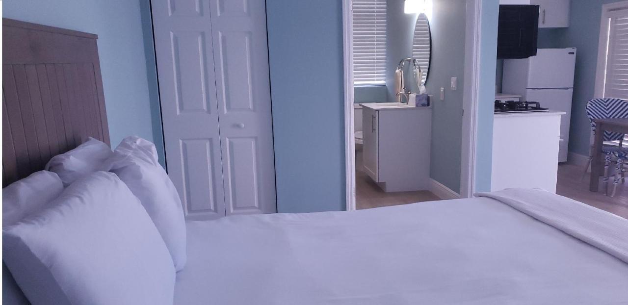 Chambre Lit Queen-Size Standard - Adaptée aux Personnes Malentendantes