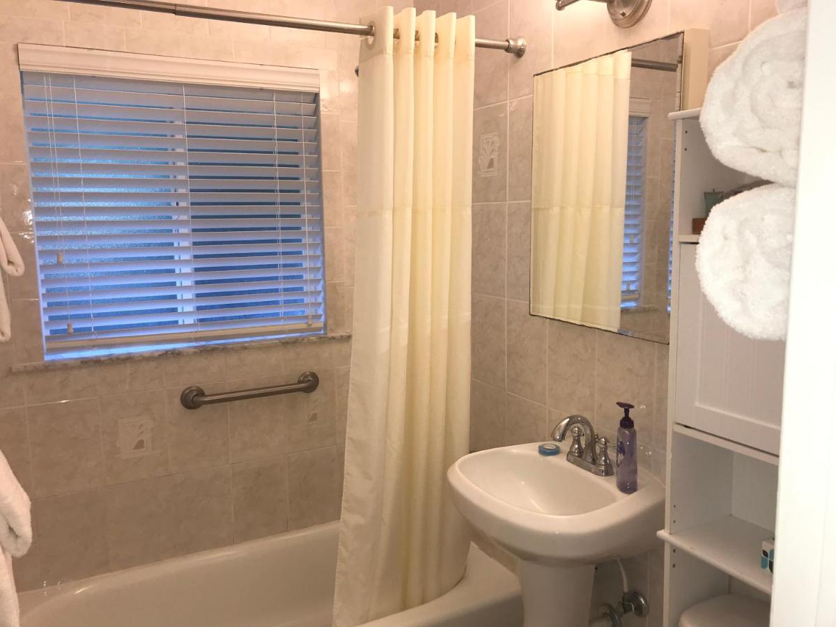 Queen One Bedroom Suite # 28