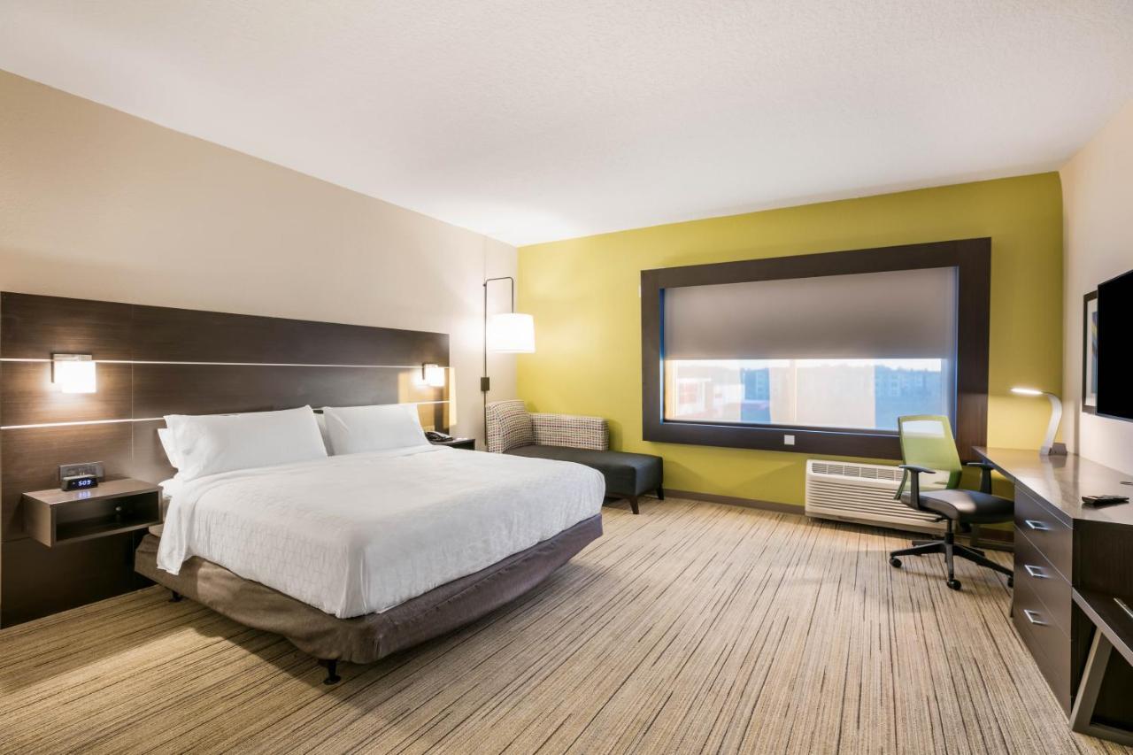 Standard King Room
