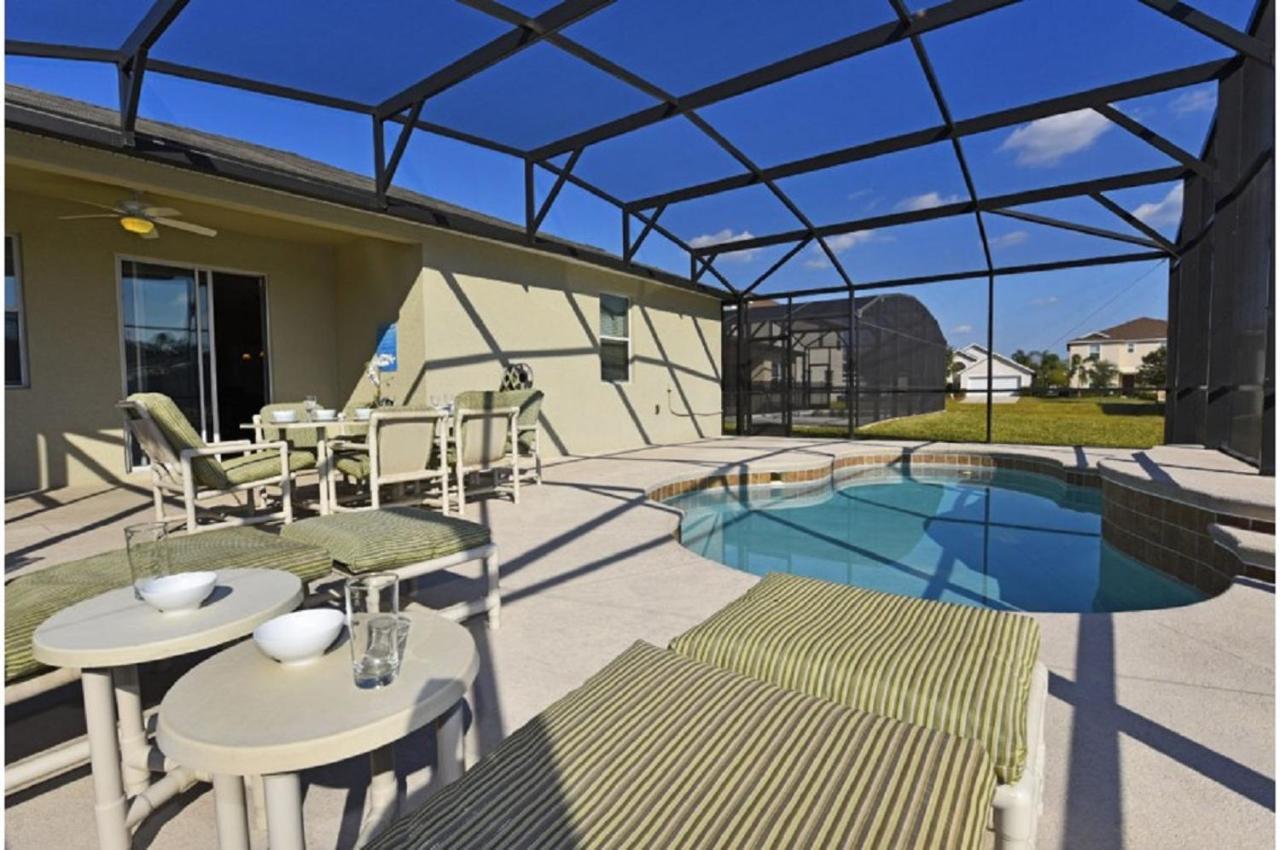 Residência de 3 Quartos com Piscina Privativa