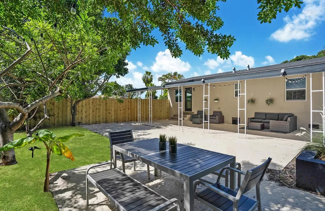 Miami Luxury Chill Close To: South Beach/Airport/Wynwood/Design District/4 Free Gated Parking-1