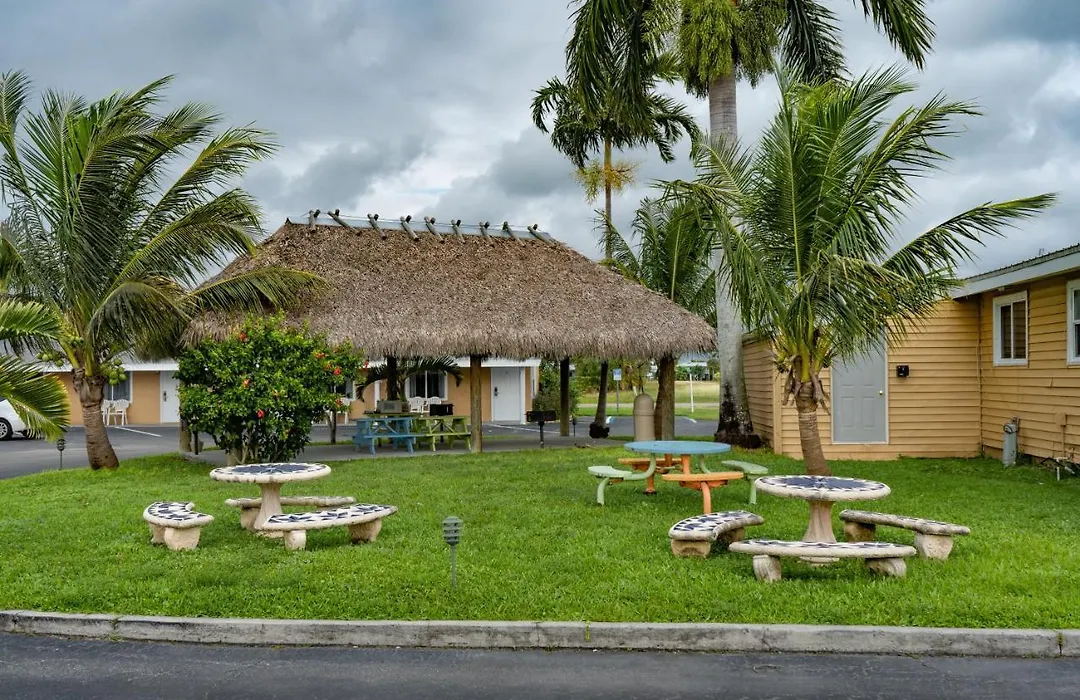 Everglades City Motel - Everglades Adventures Inn-1