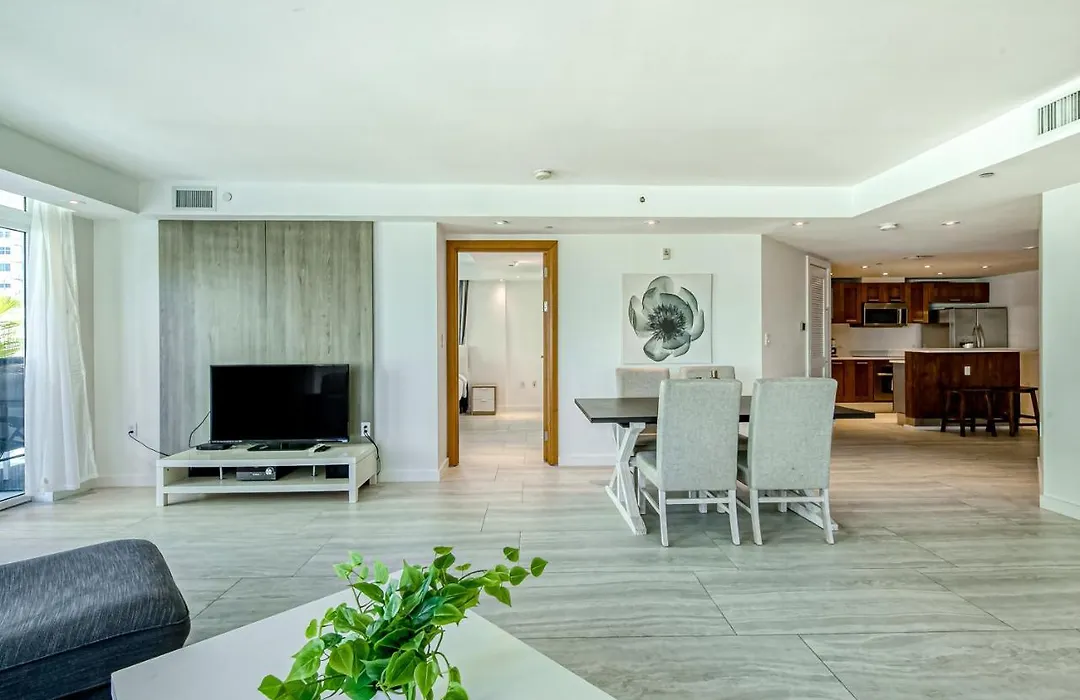 Modern Ocean Drive Condo In The Heart Of Sobe!-1