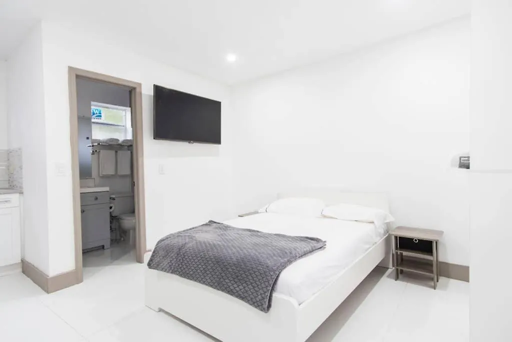 Modern Studio In Heart Of Miami-1
