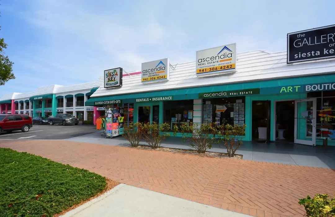Modern & Fresh - Less Than 3 Miles To The Beach!-1