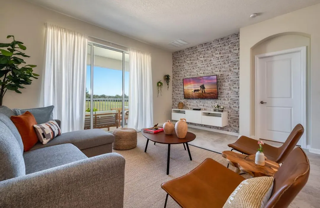 Pleasant Home With Lake View And Themed Bedroom-1