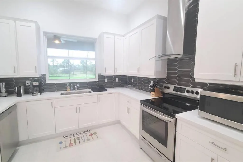 Exquisite Home 4 Beds With Heated Pool & Jacuzzi-1