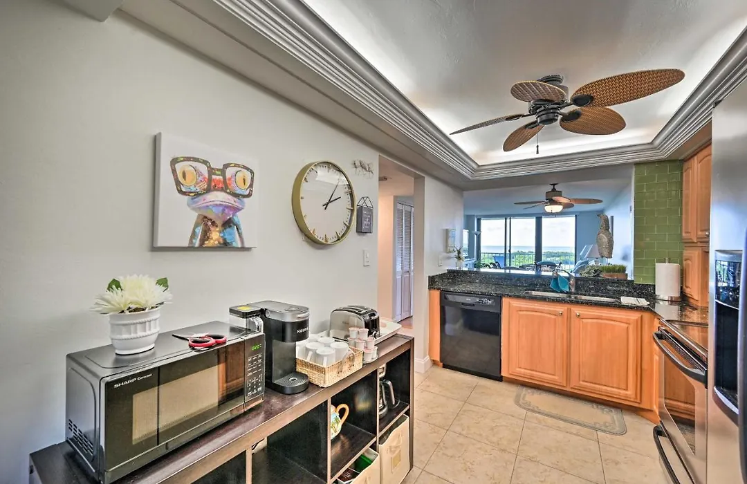 Resort-Style Condo W/ Pool, Gym, Tennis + More!-1