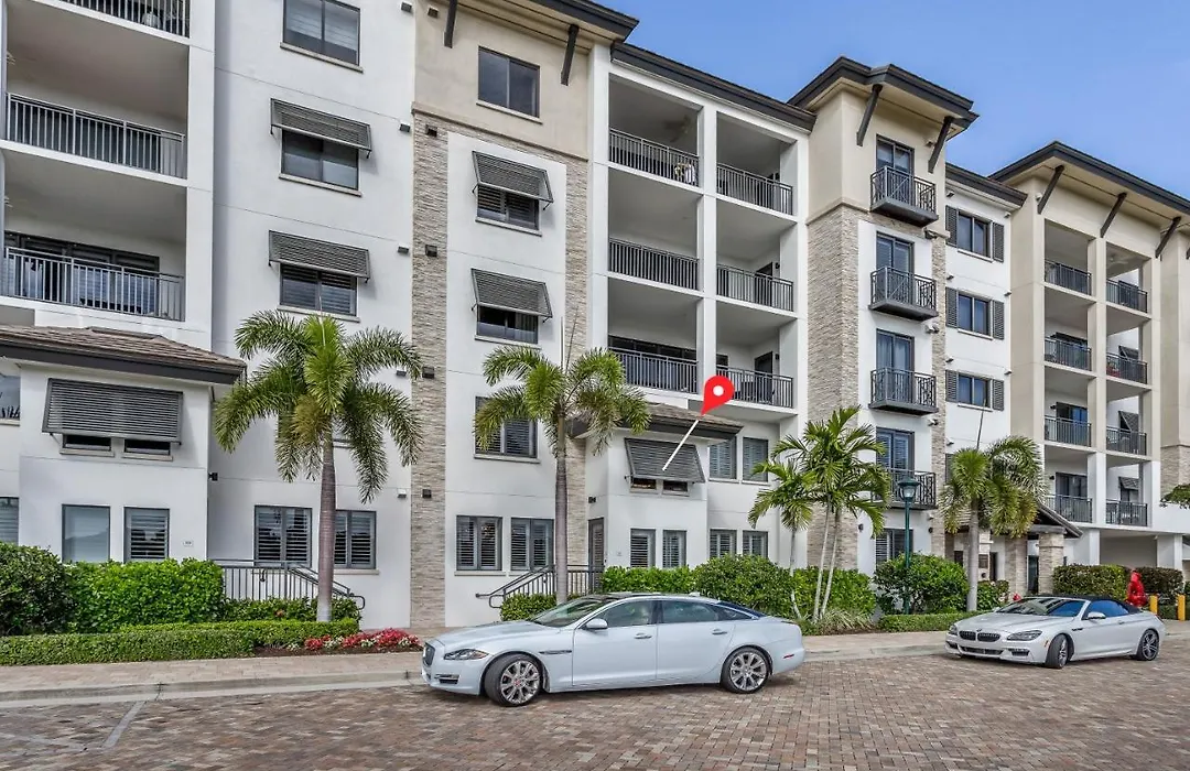 Naples Square Paradise-1